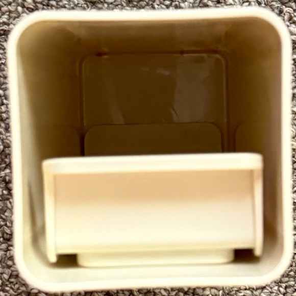 Tupperware Velveeta Cheese Keeper - Picture 5 of 7